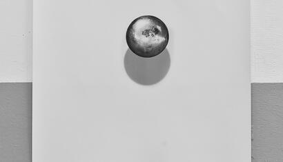 Claudia Cortinez Sin título (punto) de La distancia entre las cosas, 2016 28 x 36 cm. Fotografía de gelatina de plata (toma directa)